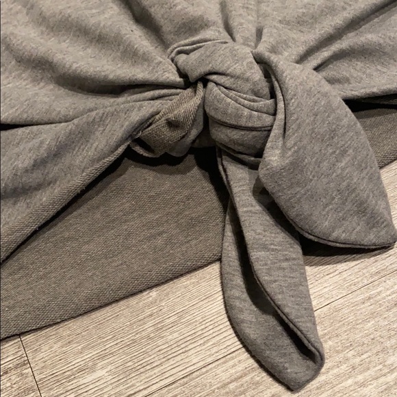 Cute cropped top - Picture 2 of 2